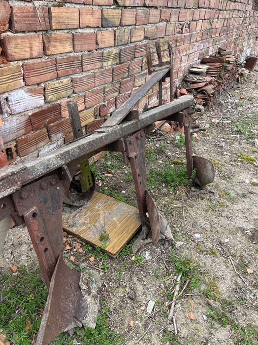 Плуг за трактор.