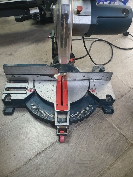 Настолен циркуляр BOSCH GCM 10