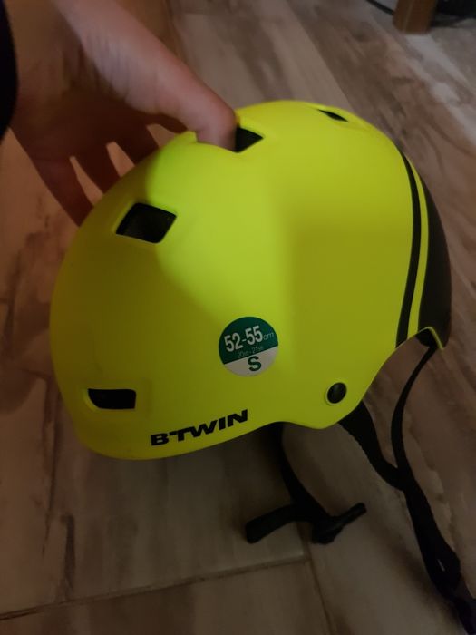 Зелена каска за колело