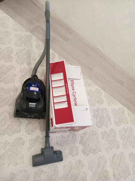 Пылесос LG синий