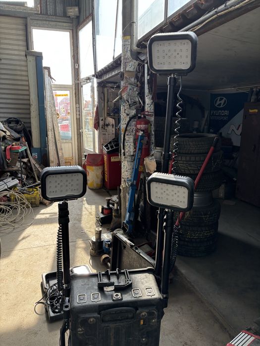 Подвижна станция с телескопични  лампи и акумулатори