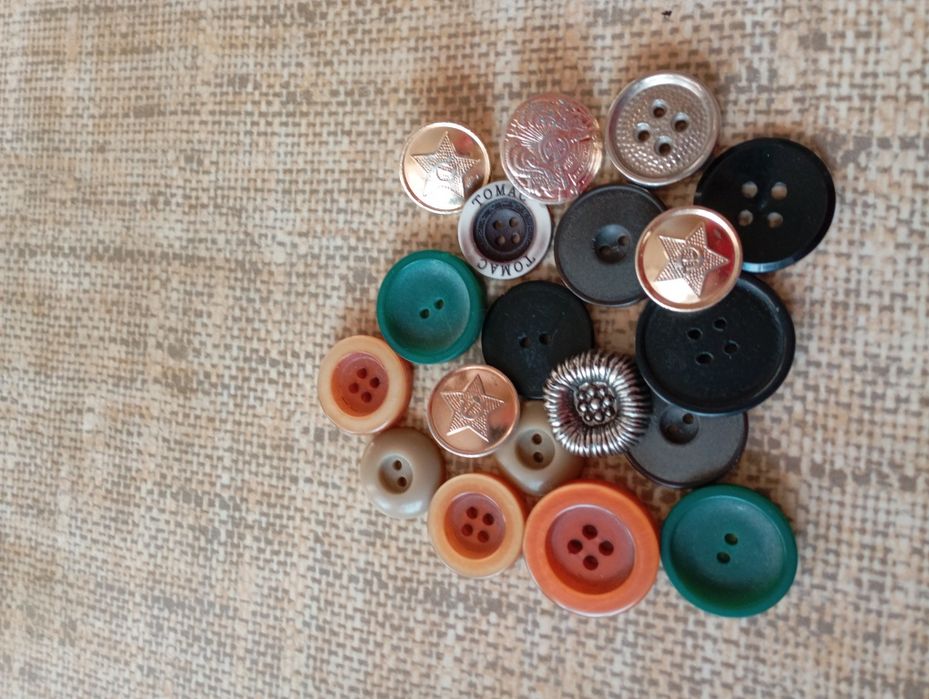 Продам пуговицы разного размера