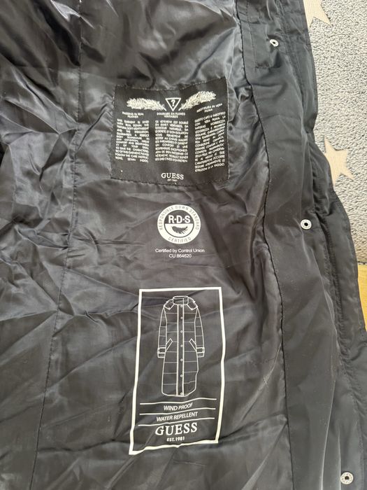 Geaca Guess impecabila