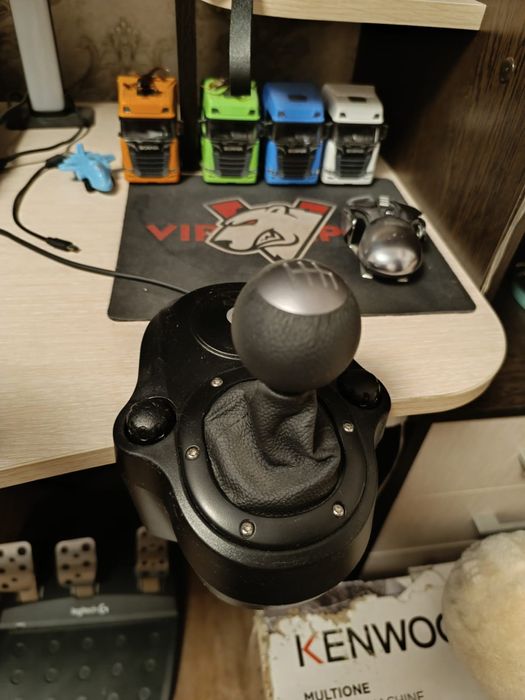 Продам Игровой руль и коробку передач LOGITECH