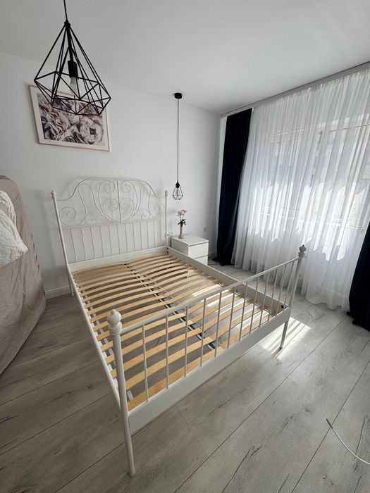 Pat cu cadru metalic. Lungime 205 Lațime 145