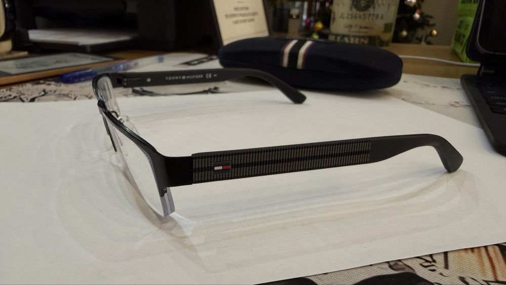 Продам очки Tomy Hilfiger