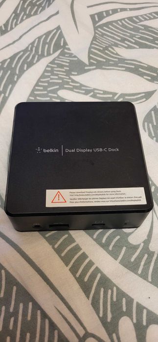 BELKIN Dual Display USB-C Dock se vinde cum se vede fara alte accesori  (Nu stiu ce e cu el nu e testat)