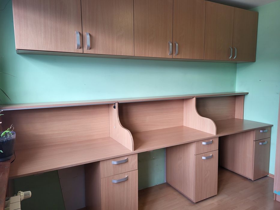 Бюро за трима с надстройка. Обзавеждане, мебели, детска стая.