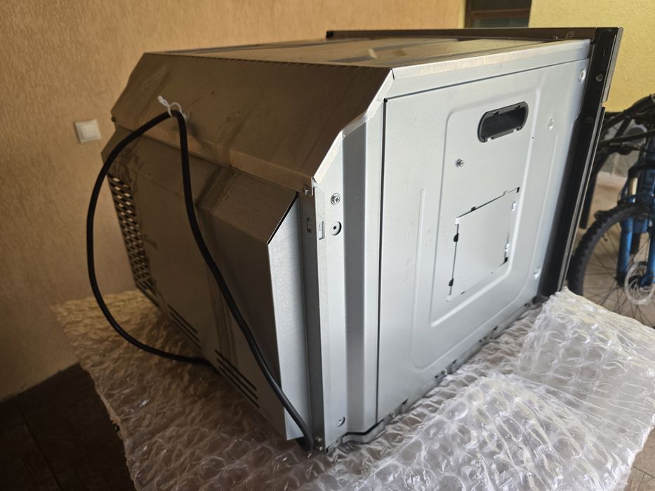 Фурна с интегрирана микровълнова Smeg