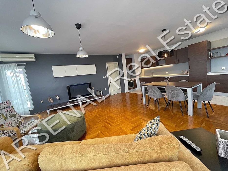 Тристаен апартамент под наем, Център