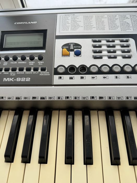 Продам синтезатор Cortland MK -922