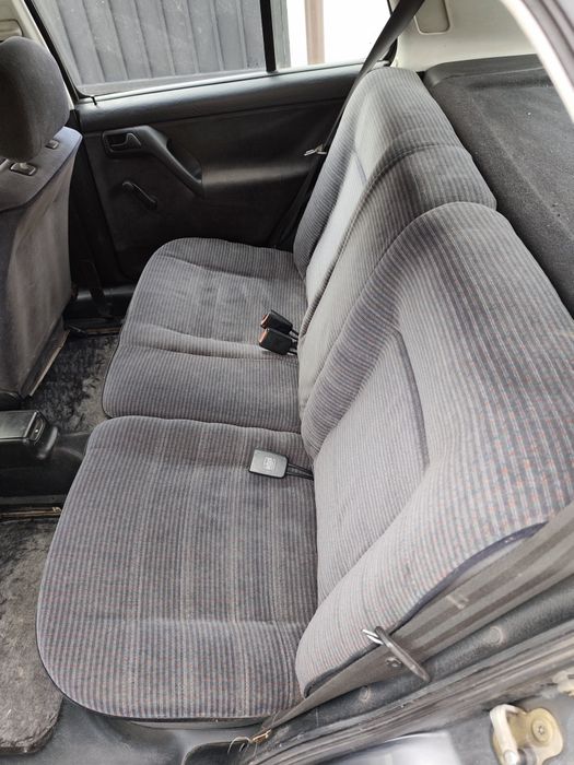 VW голф 1.8 90 коня 93г.