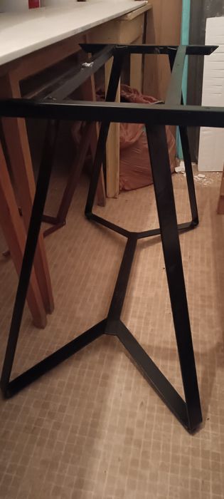 Метална стойка за маса