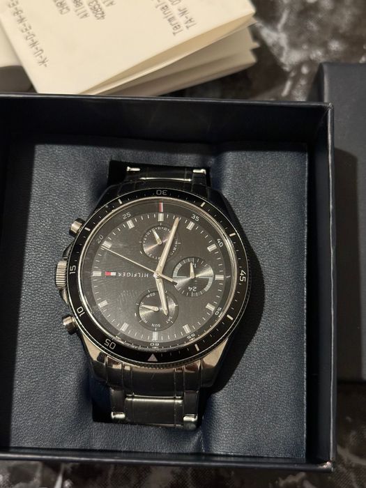 Часовник tommy hilfiger