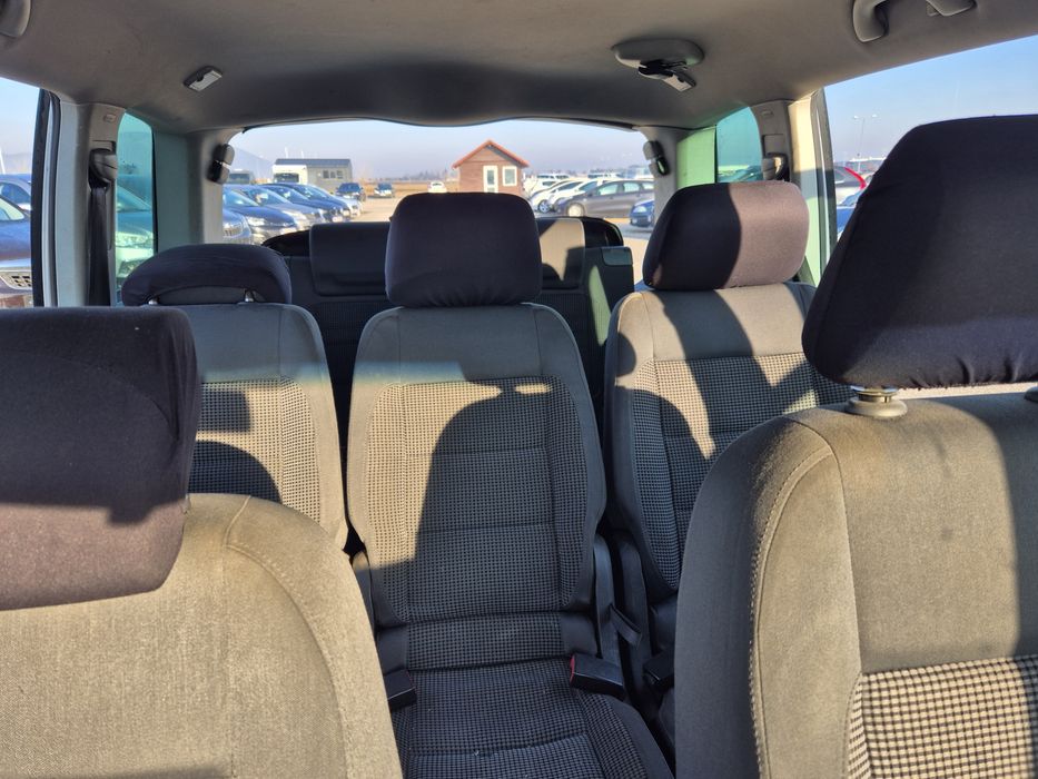 Vand Touran 7 locuri in acte