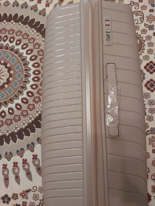 Продам чемодан абсолютно новый