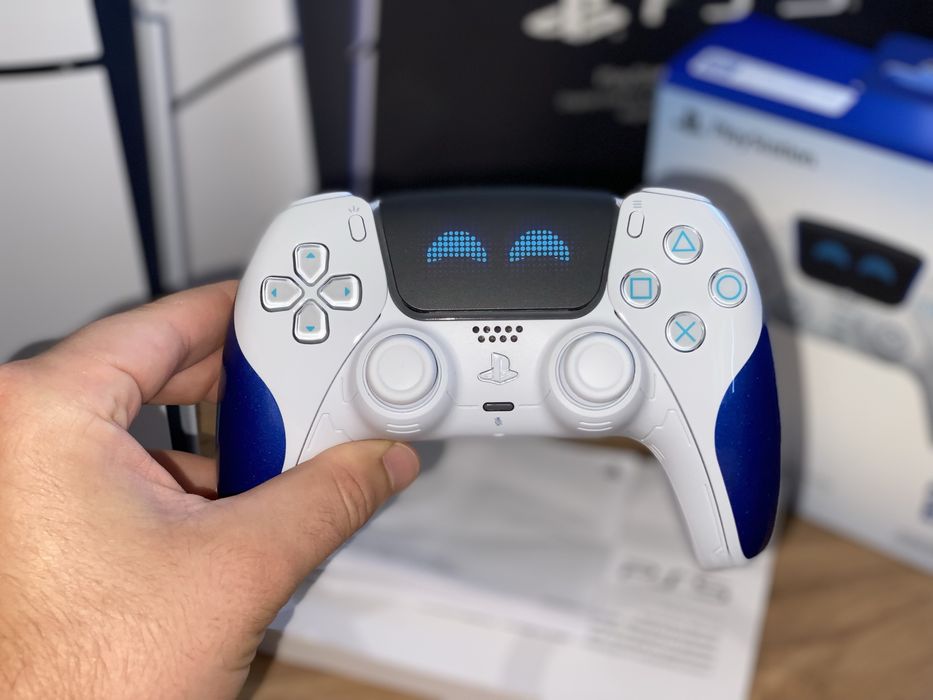 Playstation 5 slim Digital 825gb + AstroBot limited edition controller + гаранция до 03.11.2027