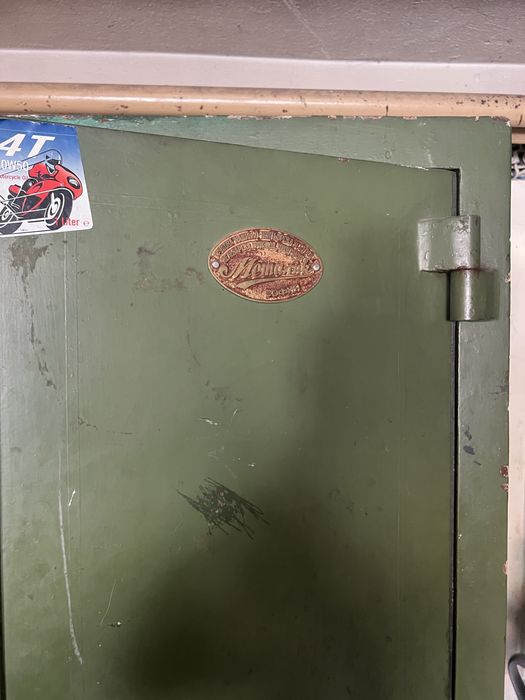 190/100/50 Метална масивна каса