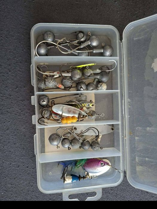 Vand naluci,spinnerbait,broasce,lingurele etc ca nou