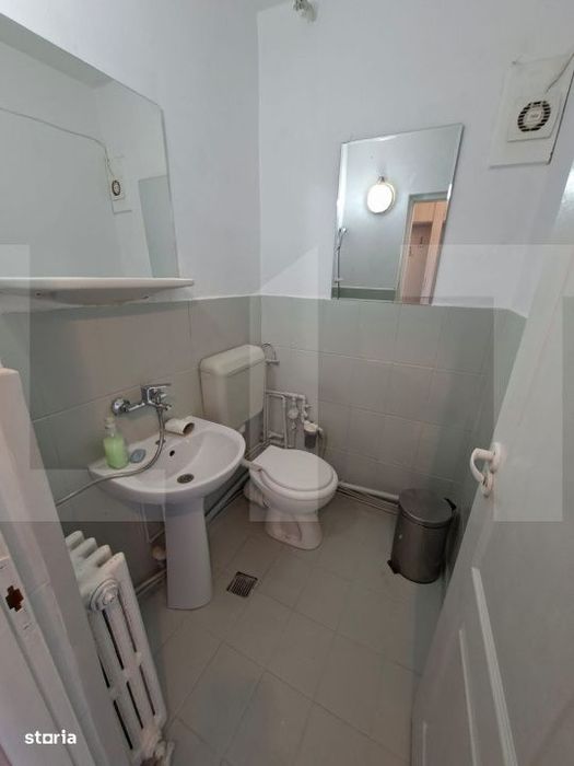 Garsoniera luminoasa cu bucatarie mobilata, renovata, zona Simeria