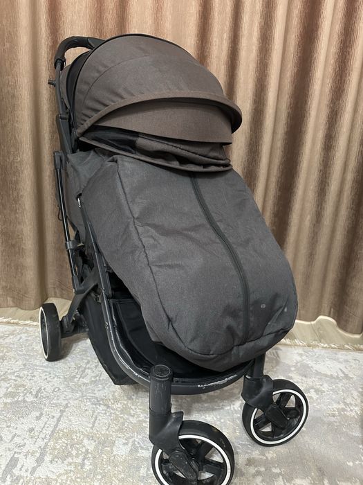 Коляска детская (легко собирается)