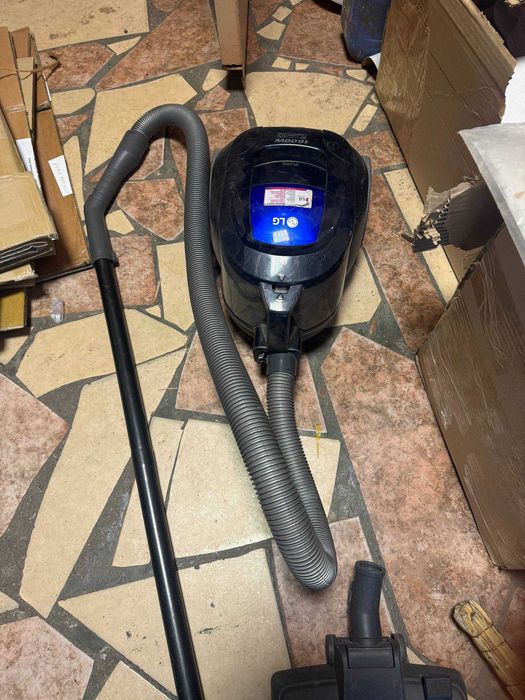 Пылесос LG цвет чёрный