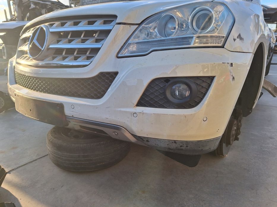 Предна броня Mercedes ML W164 / Мерцедес МЛ 2010г.