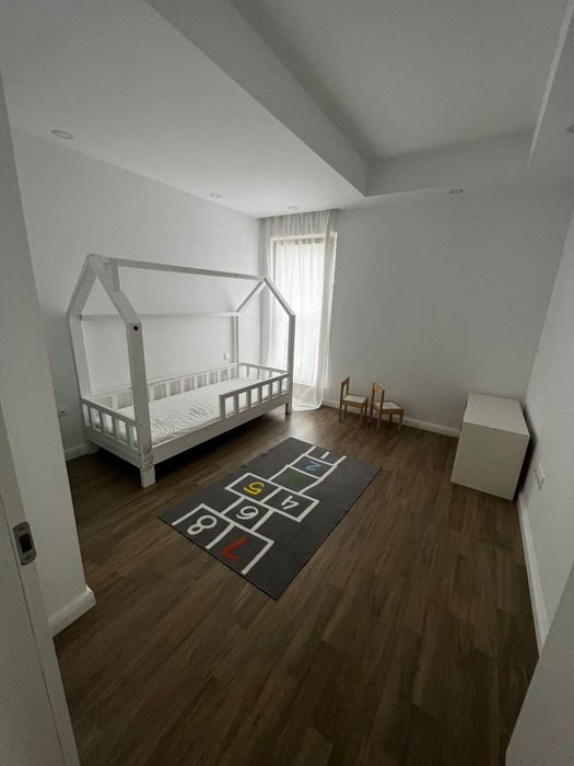 De Închiriat Apartament 3 camere in Cosmopolis