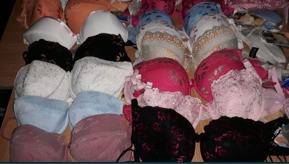 Vand sutiene noi pushp cu burete cupa B