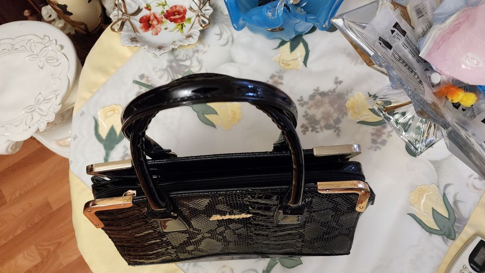 Сумка лакерованая чёрного цвета