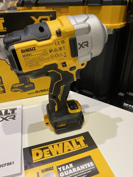 Акумулаторен ударен гайковерт DeWALT DCF961N, 18 V, 2372 Nm