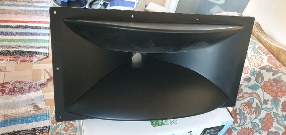 Goarne monitoare șcenă