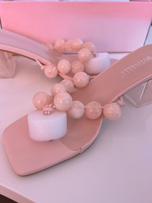 Розови сандали с нисък ток от еко кожа