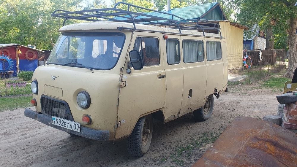 Автомобиль УАЗ Буханка
