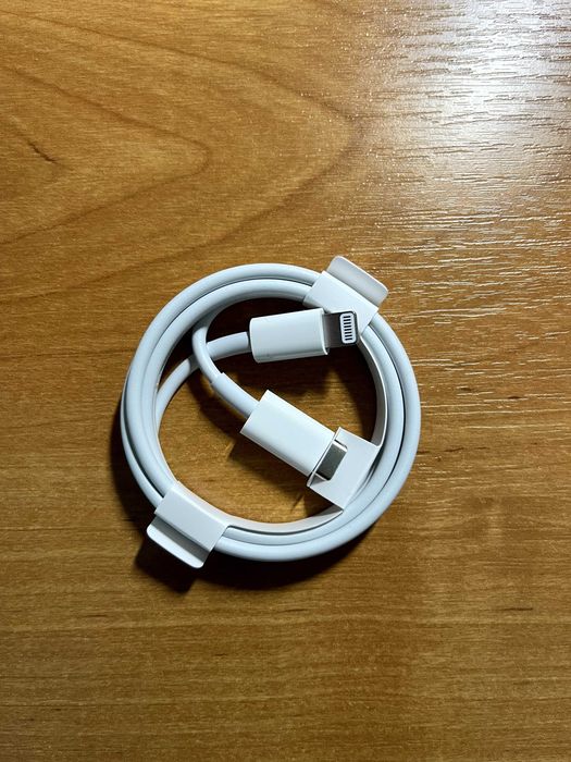 Оригинальный кабель Apple USB-C — Lightning 1 м, новый