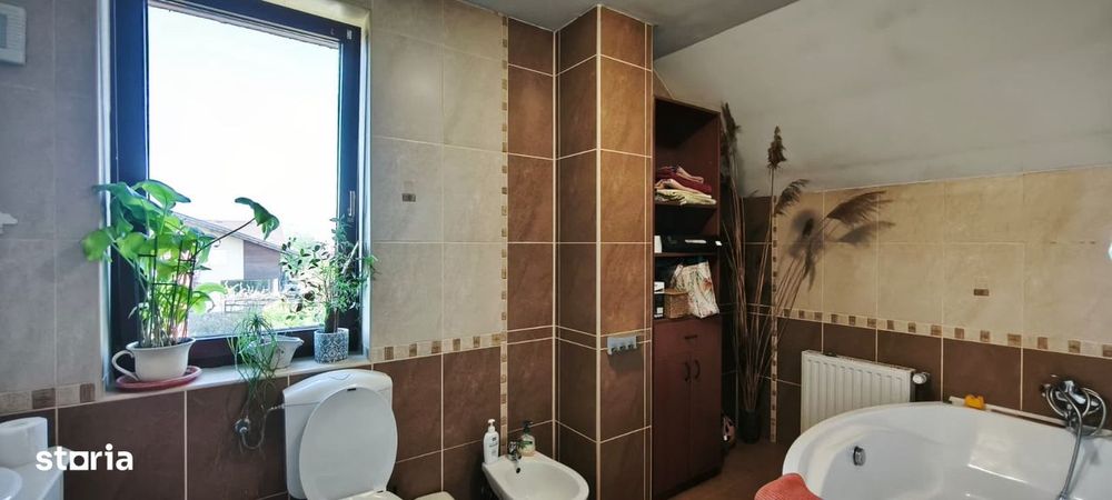 Casa 160 mp, 5 camere, garaj, 900 mp teren, mobilata/utilata complet