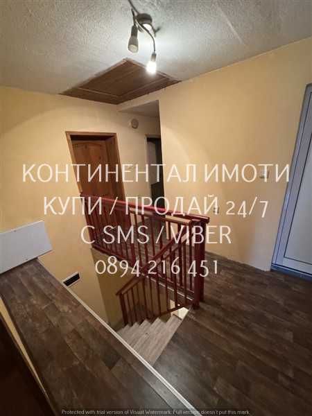 кодл 63060. Триетажна тухлена вила близнак 200м2 с обособен двор 350м2