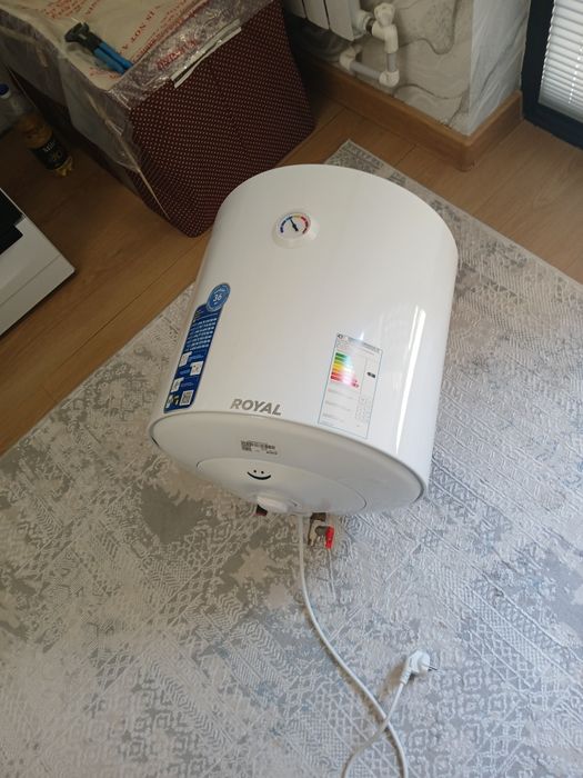 Ariston yengidey turbdi  ideal holatda srochna pul zarur