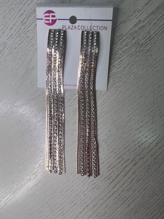 Сережки новые  висячие с камнями. Очень красиво смотрятся