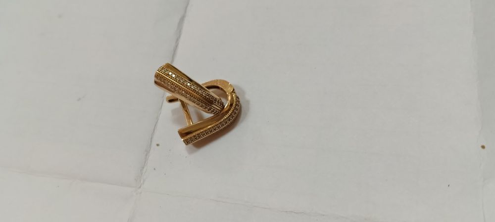 Продам сережки золотые
