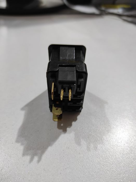 Кнопка туманки кнопка двери