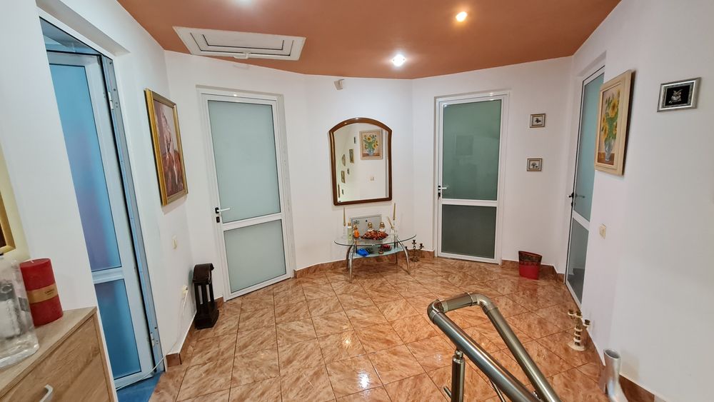 Vand Casa P+1 cu piscina, Curtea de Arges