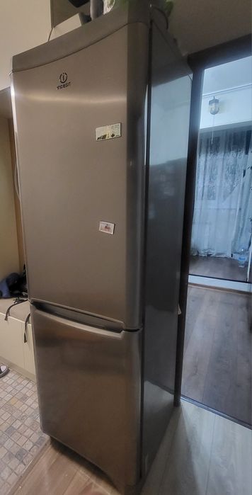 Продам холодильник Indesit б/у