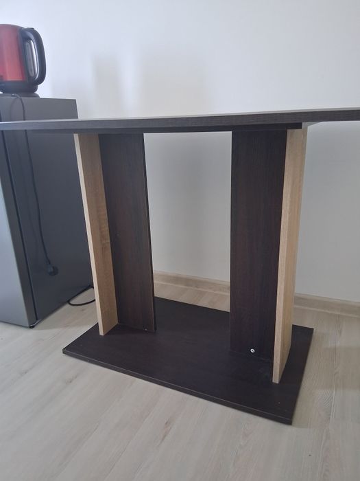 Vând masa stare buna