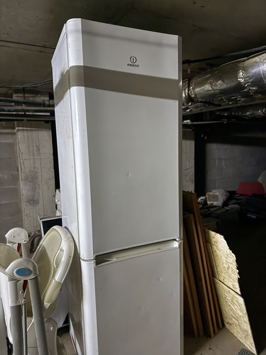 Холодильник Indesit