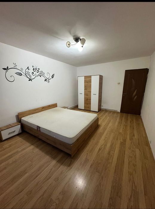 Dau în chirie apartament