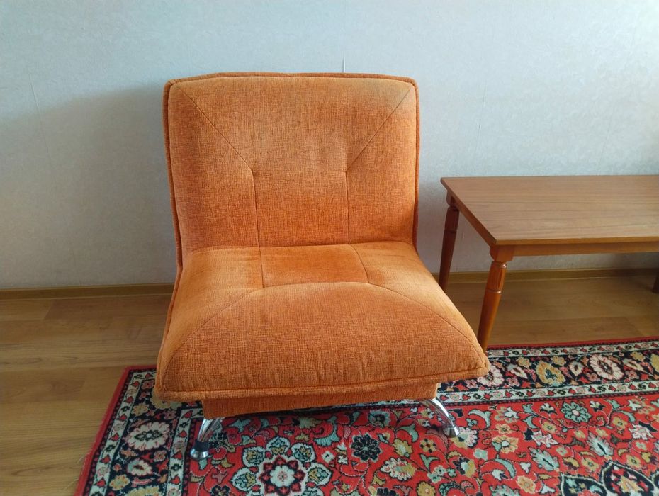 Продам диван с креслами
