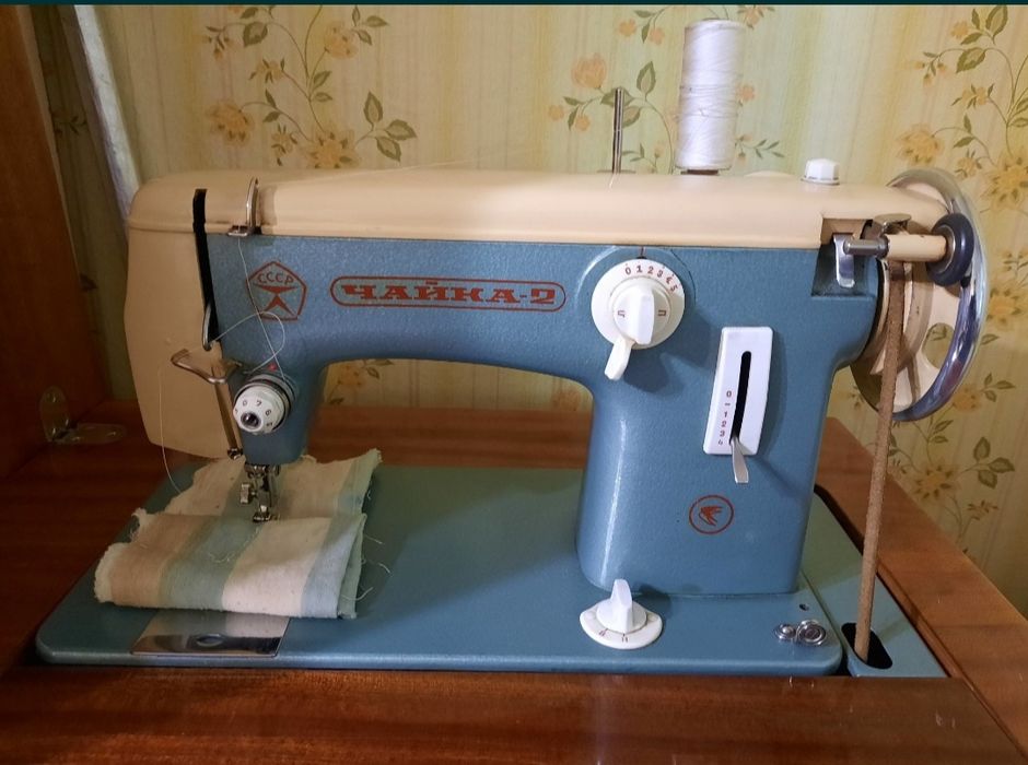 Продам швейную машинку Чайка-2