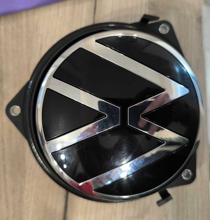 Оригинална емблема с механизъм за багажник VW Passat B8 / B8.5