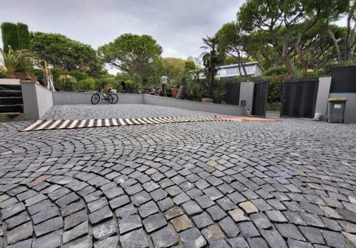 Piatra cubică nouă ANDEZIT.  Livrare și montaj oriunde în Țară